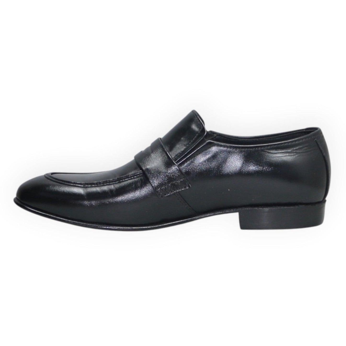 ARQS.PK 1750 black leather slip-on loafer with a classic apron toe design and low heel
