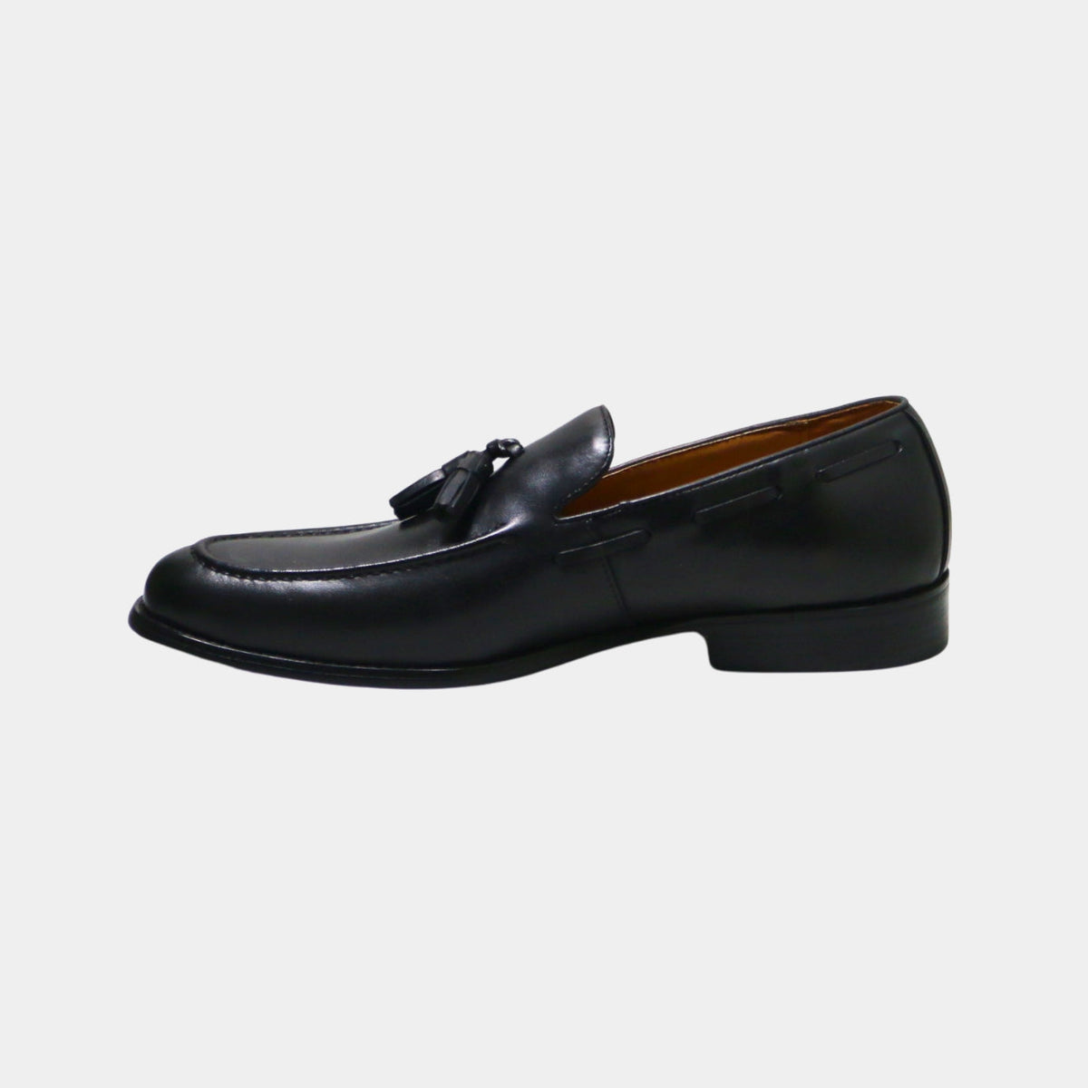 ARQS.PK 761N black leather tassel loafers with a classic slip-on design for formal and casual wear.